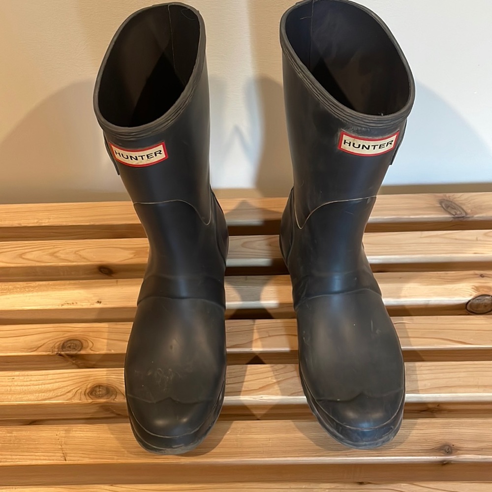 Navy blue hunter rain boots.